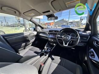 2018 Nissan LEAF - Thumbnail