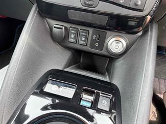 2018 Nissan LEAF - Thumbnail