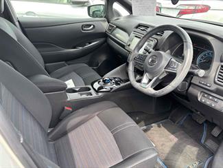 2018 Nissan LEAF - Thumbnail