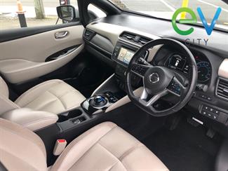 2019 Nissan LEAF - Thumbnail