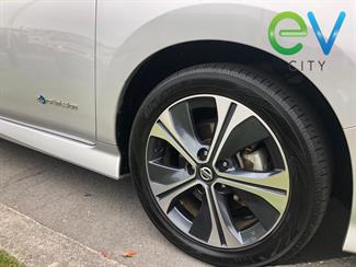 2019 Nissan LEAF - Thumbnail