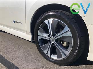 2018 Nissan LEAF - Thumbnail