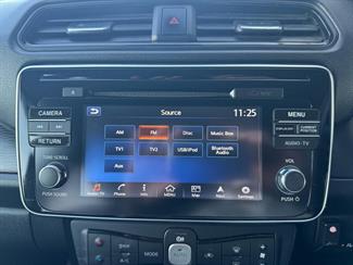 2019 Nissan LEAF - Thumbnail