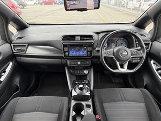 2018 Nissan LEAF - Thumbnail