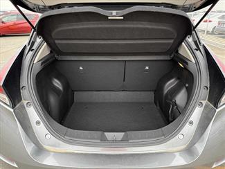 2018 Nissan LEAF - Thumbnail