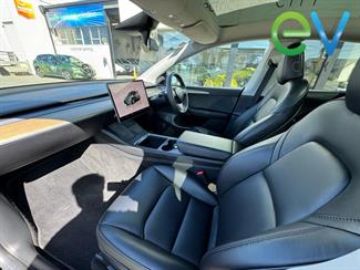 2022 Tesla Model Y - Thumbnail