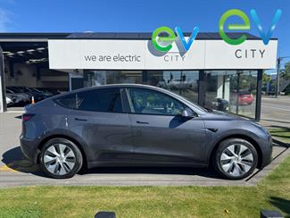 2022 Tesla Model Y - Thumbnail