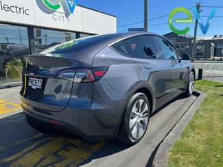 2022 Tesla Model Y - Thumbnail