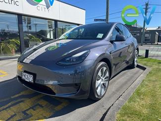 2022 Tesla Model Y - Thumbnail