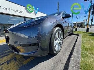 2022 Tesla Model Y - Thumbnail