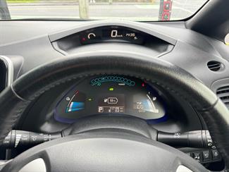 2016 Nissan LEAF - Thumbnail