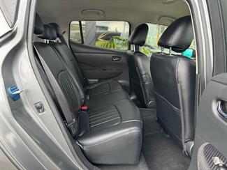 2016 Nissan LEAF - Thumbnail