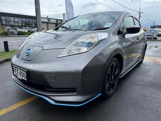2016 Nissan LEAF - Thumbnail