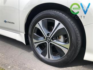 2019 Nissan LEAF - Thumbnail