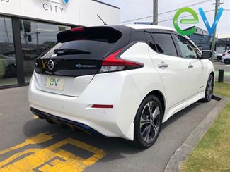 2019 Nissan LEAF - Thumbnail