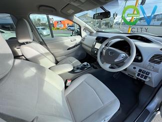 2012 Nissan LEAF - Thumbnail