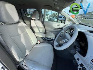 2012 Nissan LEAF - Thumbnail
