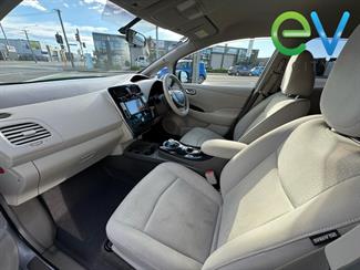 2012 Nissan LEAF - Thumbnail