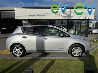 2012 Nissan LEAF - Thumbnail