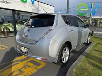 2012 Nissan LEAF - Thumbnail