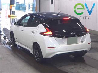 2018 Nissan LEAF - Thumbnail