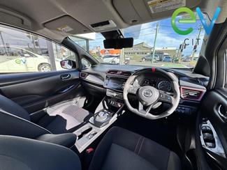 2018 Nissan LEAF - Thumbnail