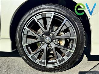 2018 Nissan LEAF - Thumbnail