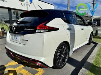 2018 Nissan LEAF - Thumbnail