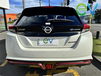 2018 Nissan LEAF - Thumbnail