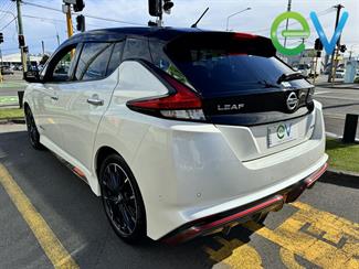 2018 Nissan LEAF - Thumbnail