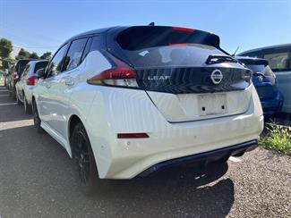 2020 Nissan LEAF - Thumbnail