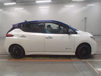 2020 Nissan LEAF - Thumbnail