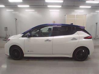 2020 Nissan LEAF - Thumbnail