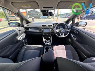 2018 Nissan LEAF - Thumbnail