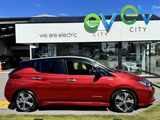 2018 Nissan LEAF - Thumbnail
