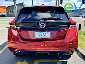 2018 Nissan LEAF - Thumbnail