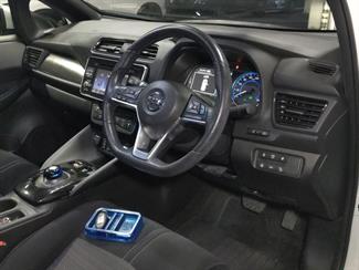 2018 Nissan LEAF - Thumbnail