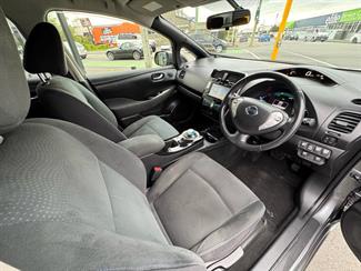 2014 Nissan LEAF - Thumbnail