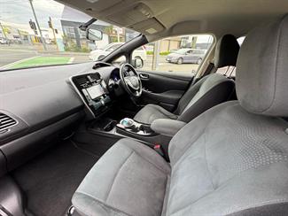2014 Nissan LEAF - Thumbnail