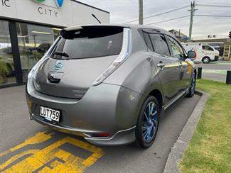 2014 Nissan LEAF - Thumbnail