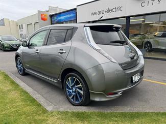 2014 Nissan LEAF - Thumbnail