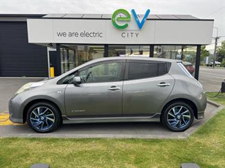 2014 Nissan LEAF - Thumbnail