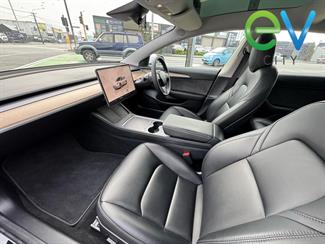 2023 Tesla Model 3 - Thumbnail