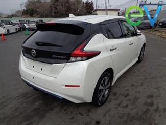 2020 Nissan LEAF - Thumbnail