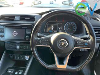 2018 Nissan LEAF - Thumbnail