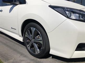 2018 Nissan LEAF - Thumbnail