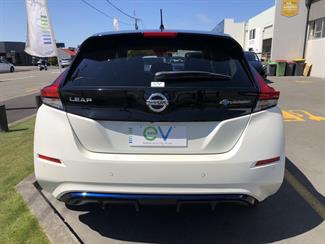 2018 Nissan LEAF - Thumbnail