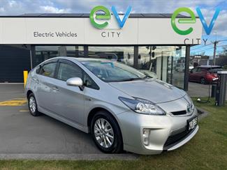2014 Toyota PRIUS - Thumbnail