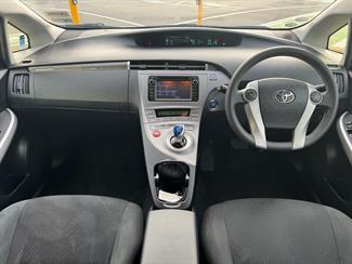2014 Toyota PRIUS - Thumbnail