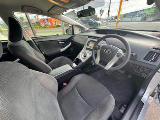 2014 Toyota PRIUS - Thumbnail